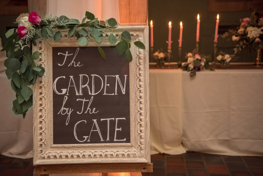 WEdding flowers by the Garden by the Gate wedding florist. PHoto: Sabrina Hall Photography
