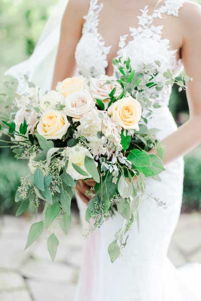 Garden roses in neutral colors make a stunning bridal bouquet. Flowers by Garden by the Gate Floral Design. Dress-The Dress Medina, Photo-Andrew Smith Photography